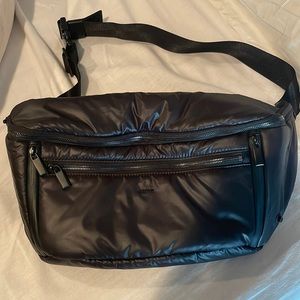 Caraa sling bag, medium
